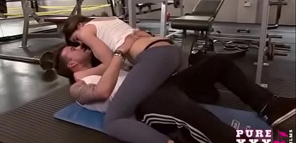  Tube relaciones sexuales con mi instructor del gimnasio